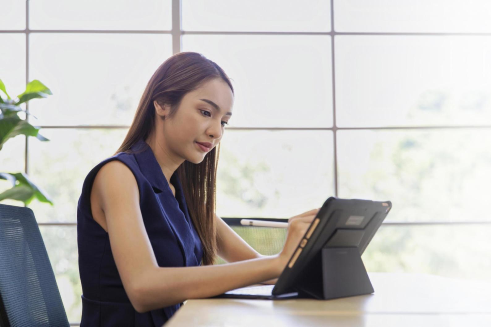 Financial education workshop with participants discussing investment concepts